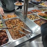 校园午餐小瞬间