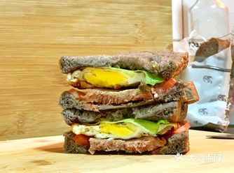 减脂系列之黑麦面包牛肉煎蛋三明治