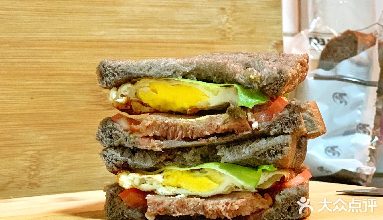 减脂系列之黑麦面包牛肉煎蛋三明治