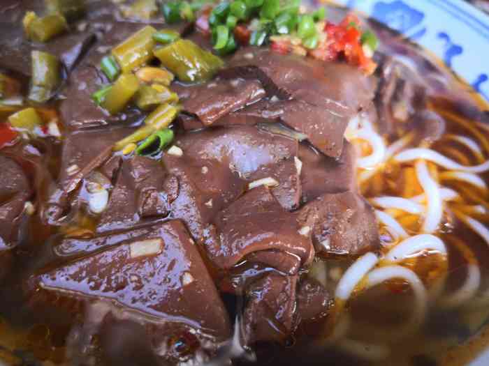 熊氏特色猪血粉-"这里是稀里糊涂周大帅 专吃杂七杂八小吃 .