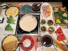 -尚尚仙·酸汤猪手·猪肚鸡火锅(华联万柳购物中心店)