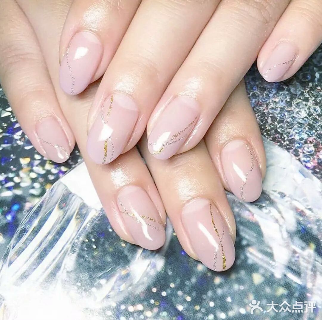 上班族做什么美甲？大方又精致得体~

