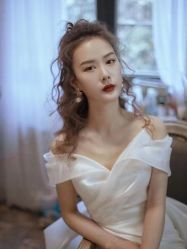 -Lady  Jane高端婚纱礼服馆