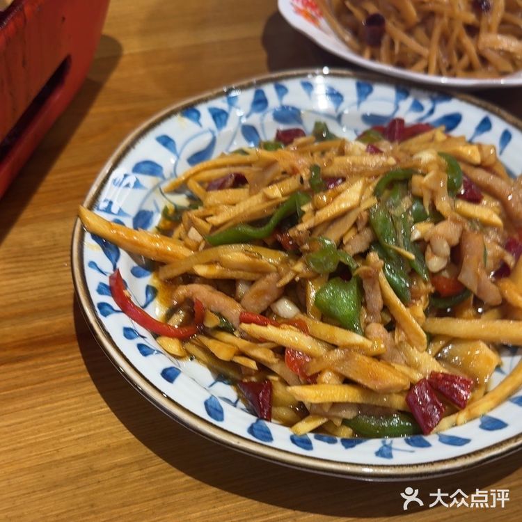 在这吃到了最正宗的徽菜。李鸿章大杂烩食材多样，汤汁浓郁