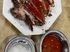 -黄记四更烤乳猪店