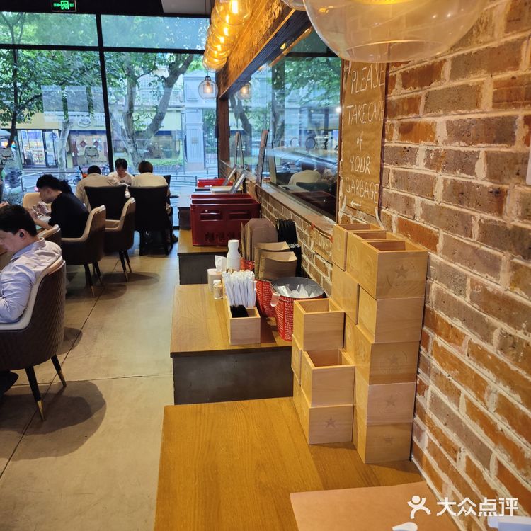 不错的BBQ 烤肉 疫情后来尝尝 很有人气