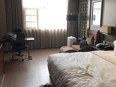 -武汉光谷广场杨家湾地铁站怡程酒店