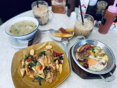 -邢泰记