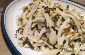 Sour Cabbage and Bamboo Shoots Stir-fry