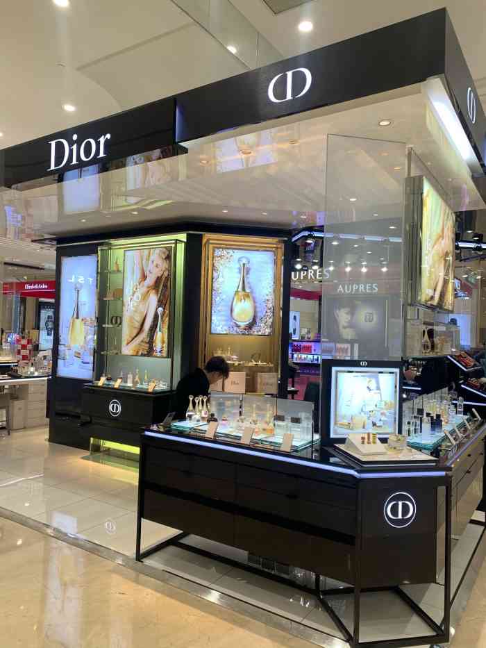 迪奥dior化妆品柜台-"dior新品锁色唇釉热乎的新品来啦.玫瑰.