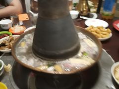 -洞庭洲·防空洞火锅·烧烤·铜锅涮肉(新百广场店)