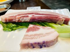 厚切五花肉-·缸桶屋·韩式牛肋条自助烤肉(西湖D11店)