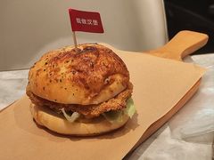 黄金三脆多汁鸡堡-必胜客(世欧广场店)