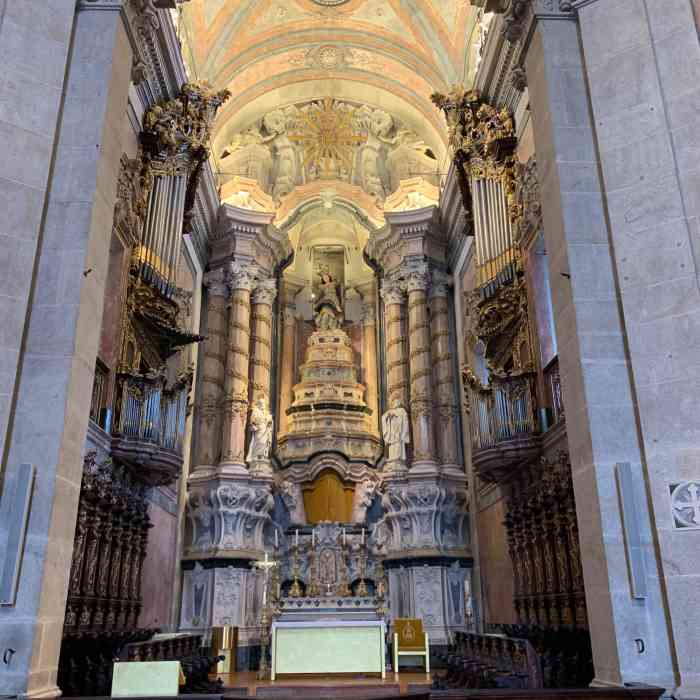 牧师塔-"73推荐理由牧师塔是背面教士教堂的钟塔17.