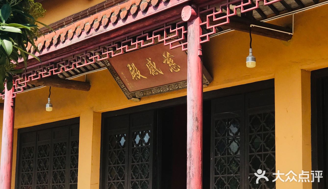 据说很“灵”的小镇古寺