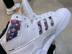 -阿迪达斯(百联徐汇商业广场运动旗舰店)
