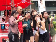 -詹爷爷乌节路街头冰淇淋