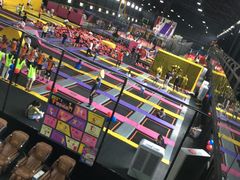 -嘿哟动霸CHUA·新潮玩运动娱乐中心·蹦床滑冰团建乐园