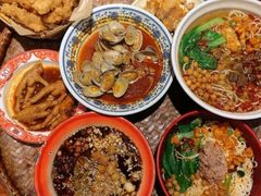 -爆炸头阿姨小四川正宗川味小吃(无任何分店)