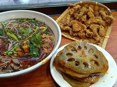 张飞牛肉粉-爆炸头阿姨小四川正宗川味小吃(无任何分店)