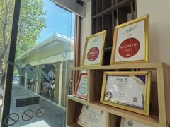 -Chom Cafe and Restaurant