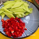 黄瓜红椒火腿鸡蛋炒饭  超丰富的蛋炒饭