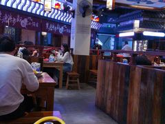 大堂-先启半步颠小酒馆(白麓里店)
