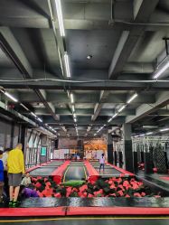 -零重力蹦床空间·滑梯·海洋球·团建(奥特莱斯店)