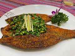 傣家香茅草烤鲈鱼-香巴拉云南餐厅(华莱坞店)
