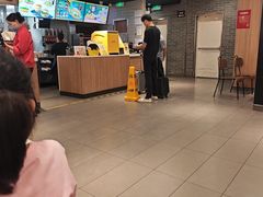 -麦当劳(上海虹桥站30B检票口楼上)