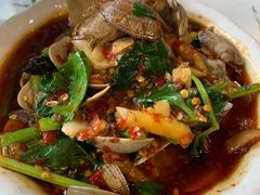 -凤凰路何眼镜香辣蟹(花果园店)