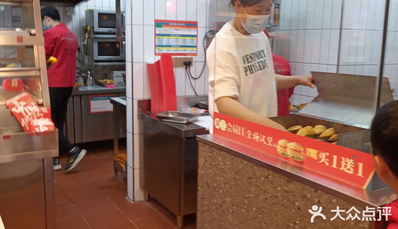 这次来巴国城刚好就来吃了,来的时候是饭店,人特别多