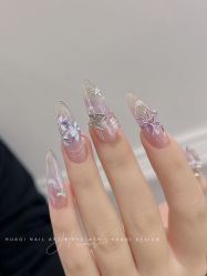 -花岐款式专研健康美甲沙龙