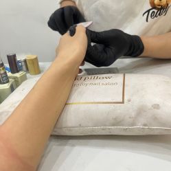 -悦己美甲美睫