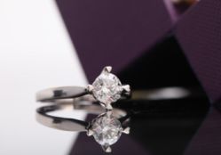 小石头1-威德钻石-克拉钻大本营(南京东路店)