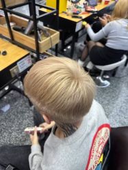 -藤野造型·烫·染发型设计店