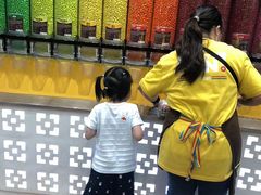 -m豆巧克力世界(上海世茂广场店)