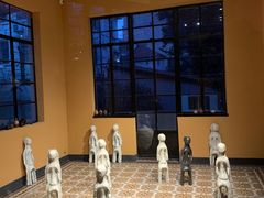 -Nathalie Djurberg与Hans Berg“牛皮纸包裹的月亮”-Prada荣宅当季展览