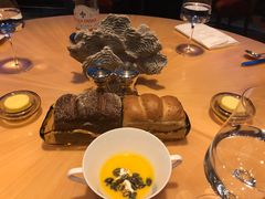 餐前面包-迪拜帆船酒店海底餐厅