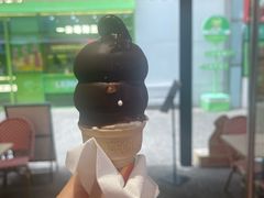 巧克力脆皮圆筒-DQ·蛋糕·冰淇淋(大宁国际商业广场店)