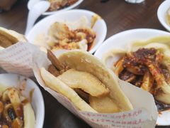 锅盔夹卤肉外-洞子口张老二凉粉(文殊院店)