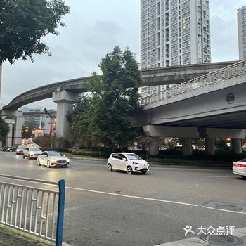 0元玩转这座城 位置就在杨家坪转盘这里，就是图一这里