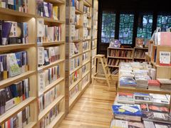 -猫的天空之城概念书店(杭州南宋御街店)