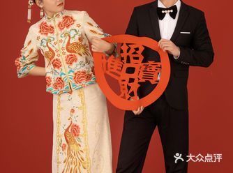来啦～ 打破传统中式婚纱照的沉稳 拍一组属于当下年轻