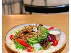 照烧鸡肉配牛油果拉法沙拉-HELLO 27 意面·沙拉·帕尼尼