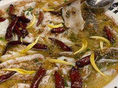 老坛酸菜鲈鱼-渔语鱼新川菜Bistro(万象天地店)