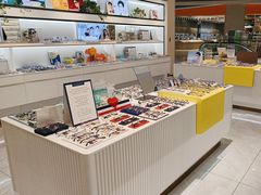 -J-Optical佳视明眼镜·蔡司视觉(青岛金茂览秀城店)