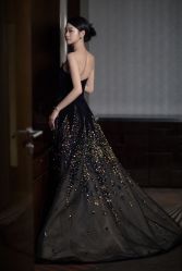 -曼青婚纱礼服馆