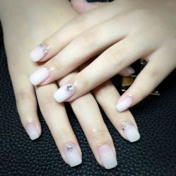 点击看大图 光疗透白甲-HC美甲美睫皮肤管理中心