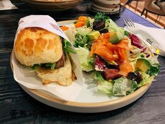 三文鱼牛油果沙拉+美式牛肉三明-THE WOODS 简餐 (国贸商城店)
